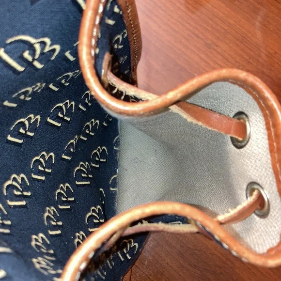 DOONEY & BOURKE BLACK & TAN SHOULDER BAG. VERY CLEAN! ALMOST LIKE NEW - Picture 15 of 15